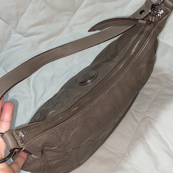 Like new Coach Y2K Signature Hobo Leather Metallic Stitched Signature F19415 - Picture 13 of 16